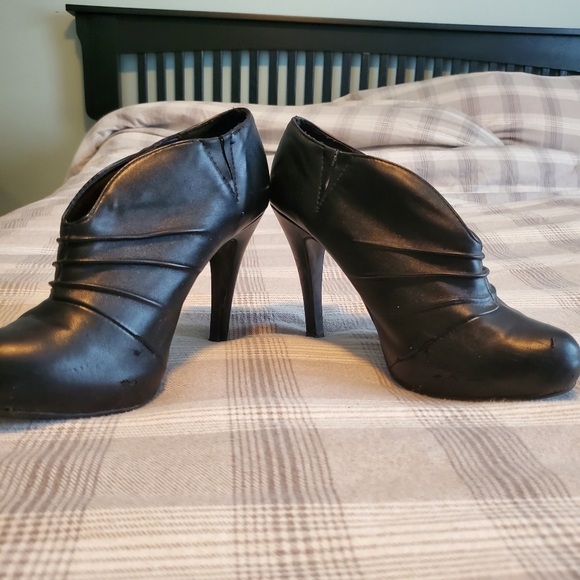 Leather 4 1/2 inch heels - Picture 2 of 9